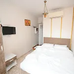 Anz Gazde/Camere de închiriat *